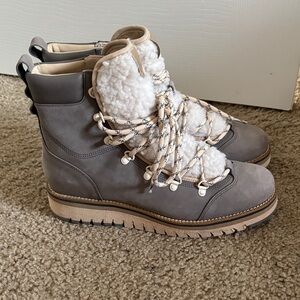 Cole Haan Zerogrand ZG Lodge Hiker Boots Gray Sherpa Lined Women’s Size 9